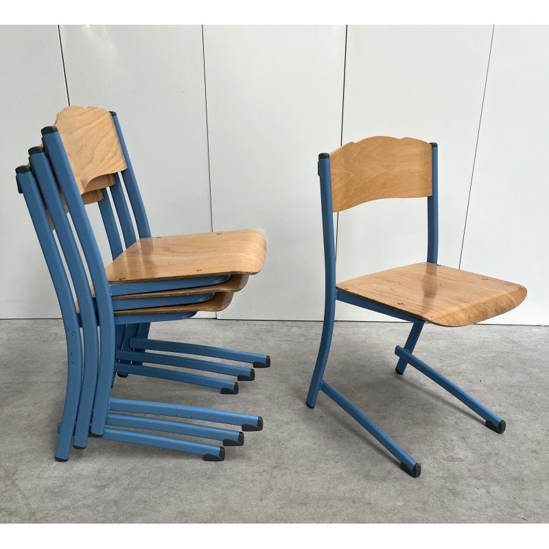 Lot de 52 chaises appui sur table